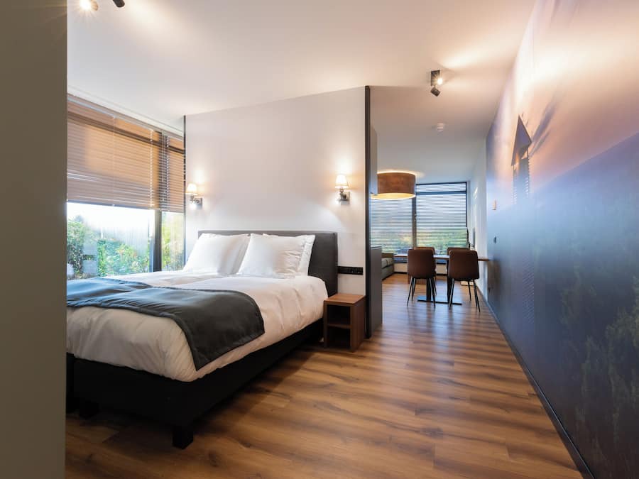 Suíte estúdio júnior, varanda, vista para a colina | Roupas de cama premium, cofres nos quartos