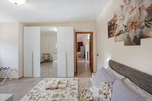 2 dormitorios, tabla de planchar con plancha, wifi y ropa de cama