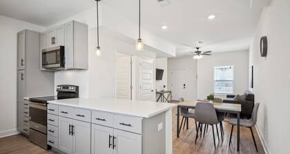 Arte Luxury townhomes Q4 I Comfy 2 Bed 2.5 Bath