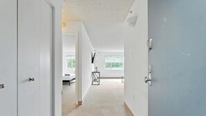 Interior - Legacy at Imperial Village 04 I 1 Bed 1 Bath (Richmond)