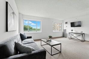 Living area - Legacy at Imperial Village 602 I 2 Bed 2 Bath (Ric hmond)