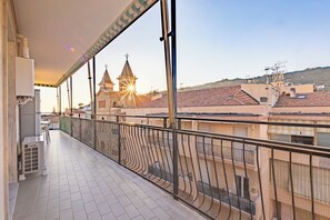 Apartment, 3 Bedrooms, City View | Terrace/patio