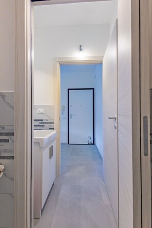 Apartment, 3 Bedrooms, City View | Bathroom | Shower, hair dryer, towels, soap