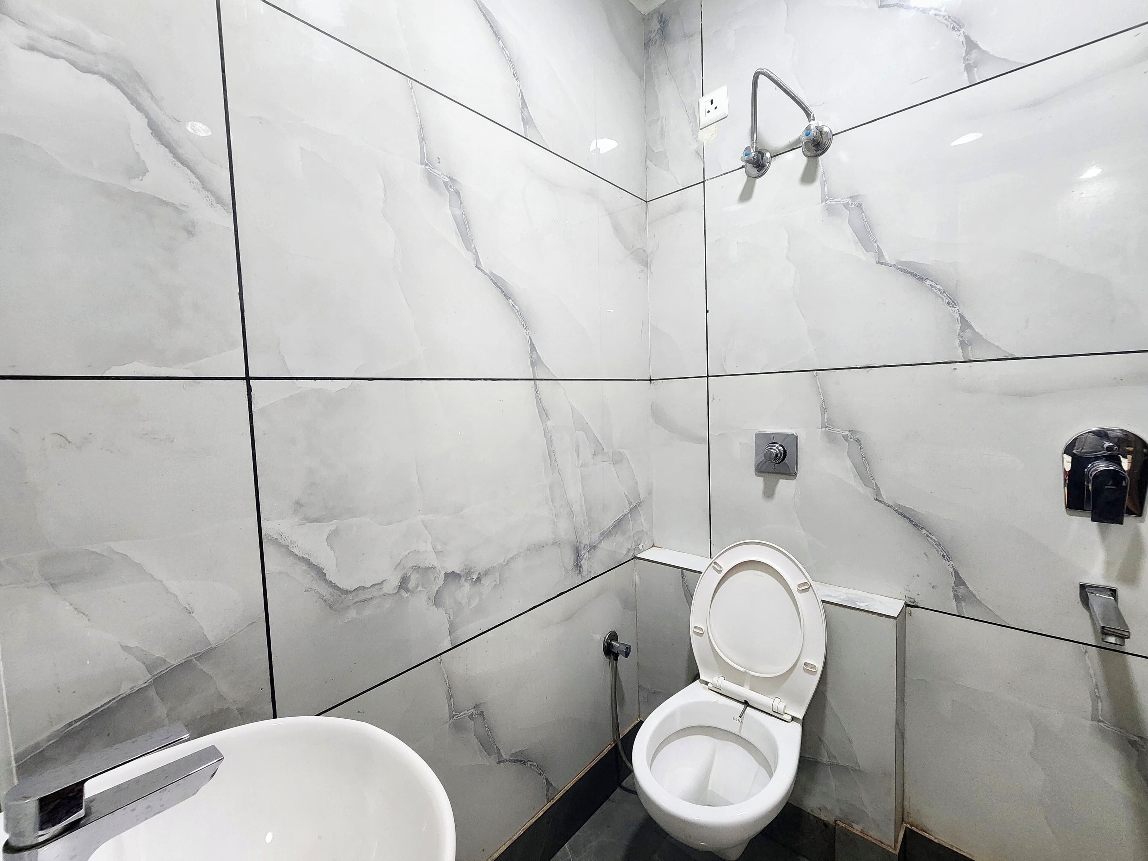 A bathroom with a toilet, bidet, and sink.