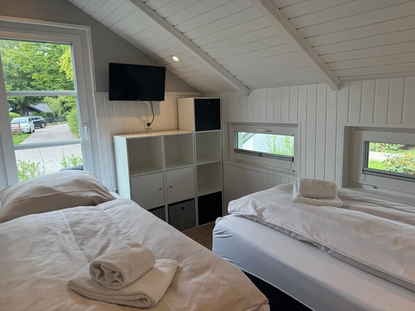 2 bedrooms, iron/ironing board, travel cot, free WiFi