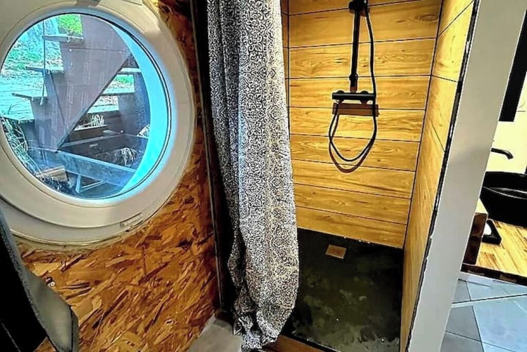 Een douche, een haardroger