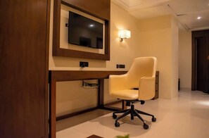 Kamar Klasik | Meja kerja, ruang kerja ramah laptop, dan Wi-Fi gratis
