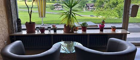 المنشأة من الداخل