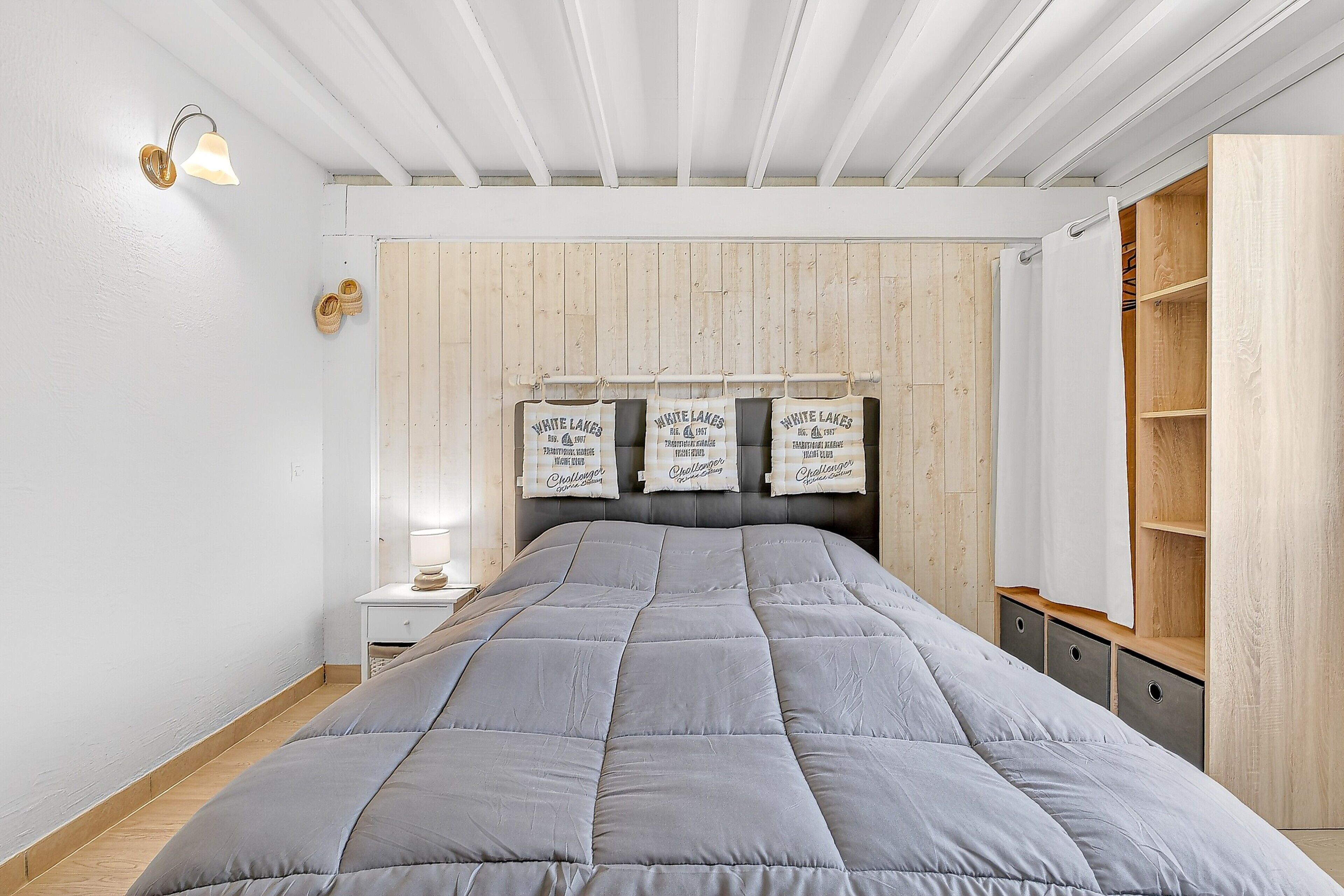 1 slaapkamer, een strijkplank/strijkijzer, wifi, beddengoed