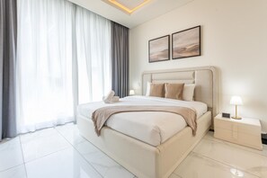 1 quarto, cofres nos quartos, ferros/tábuas de passar roupa