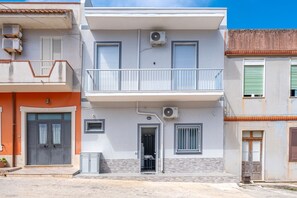 Exterior detail - Apartment 'Perla  2' with Shared Terrace, Wi-Fi and Air Conditioning (Pachino)