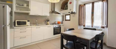 家庭公寓 | 私人厨房 | 冰箱、微波炉、烤箱、炉灶