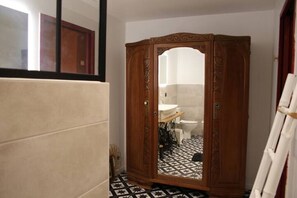 Shower, hair dryer, towels, soap - Magnificent Gite in a peaceful natural setting (Salles-sur-l'Hers)