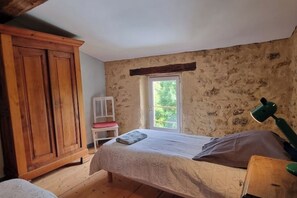 4 bedrooms, iron/ironing board, WiFi, bed sheets - Magnificent Gite in a peaceful natural setting (Salles-sur-l'Hers)