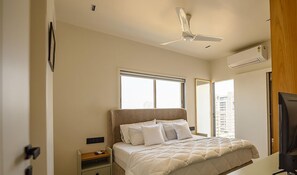 3 chambres, fer et planche à repasser, Wi-Fi, draps fournis