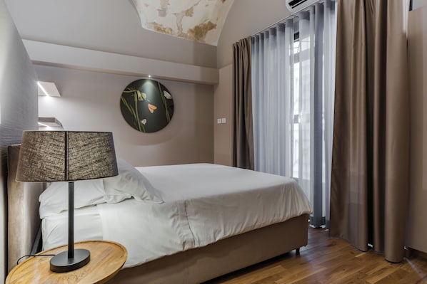 Departamento | Cortinas blackout, insonorización y tabla de planchar con plancha