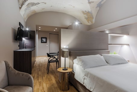 Apartment | Blackout drapes, soundproofing, iron/ironing board, free WiFi