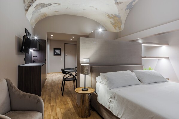 Apartment | Blackout drapes, soundproofing, iron/ironing board, free WiFi