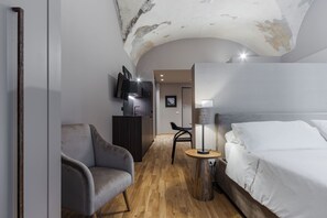 Blackout curtains, soundproofing, iron/ironing board, free WiFi - Ferrini Home - Le Concerie (Catania)