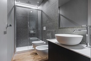 Apartment | Bathroom