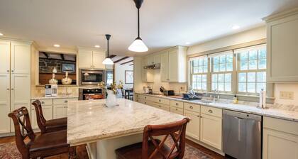 Historic Coastal Home • Marsh Views • Pet-Friendly