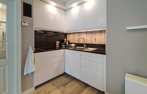 Refrigerador, horno, parrilla de estufa y lavavajillas 