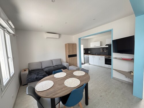 Renovated house 4 ppl – Enclosed yard and parking