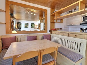 Dining - 2* Apartment Méribel, South, Ski-in, 5 pers. (Méribel)