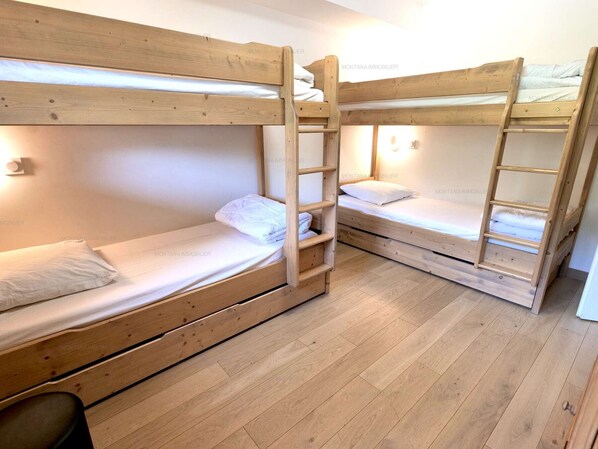 1 quarto, Wi-Fi de cortesia, roupa de cama