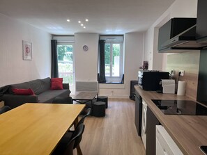 Interior - Renovated, balcony, Cauterets center (Cauterets)