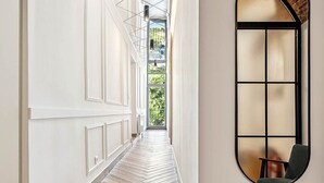 Basic-studiolejlighed - balkon - bjergudsigt | Opholdsområde