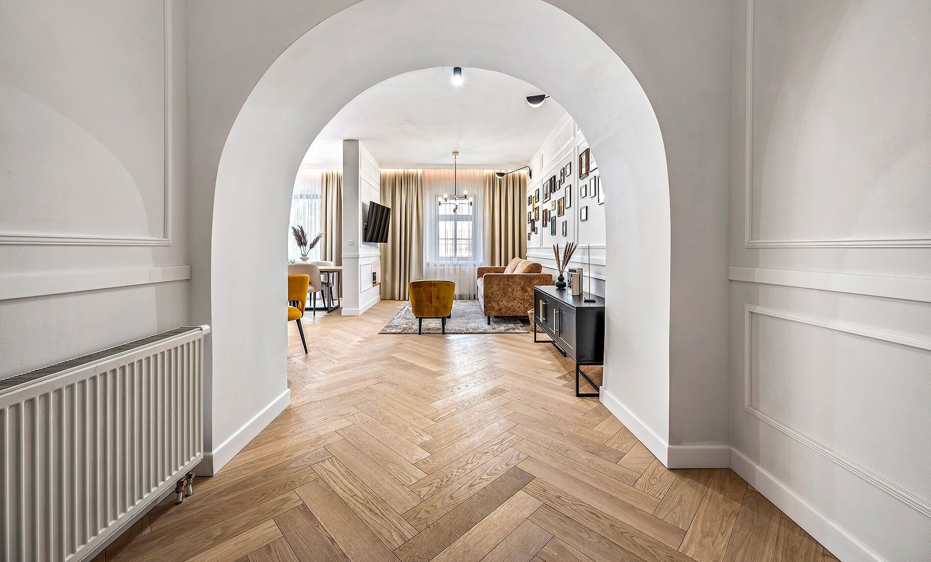 Deluxe Apartment, City View | Living area