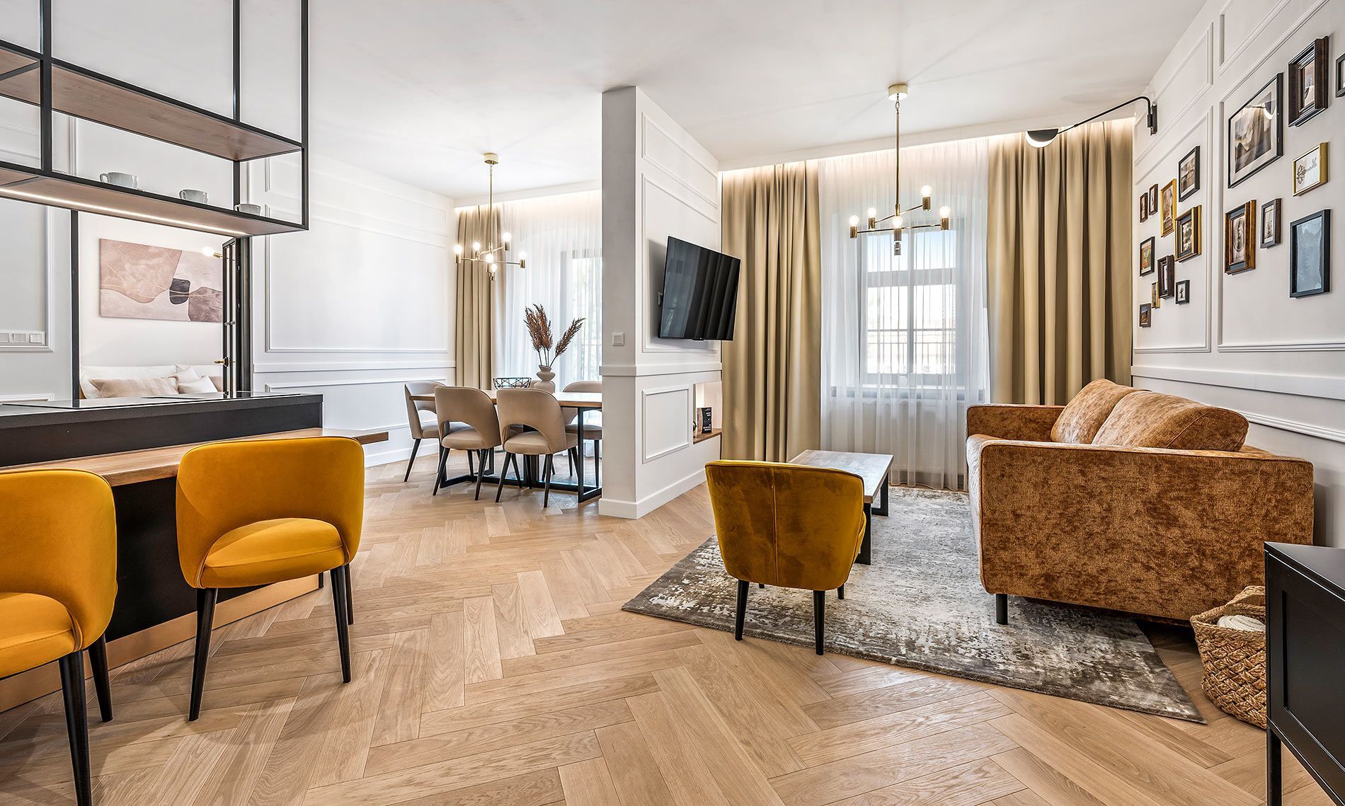 Deluxe Apartment, City View | Living area