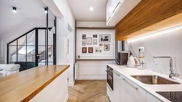 Deluxe Apartment, City View | Private kitchen | Full-sized fridge, microwave, oven, stovetop