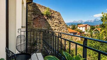 Basic Studio, Balcony, Mountain View | Mountain view
