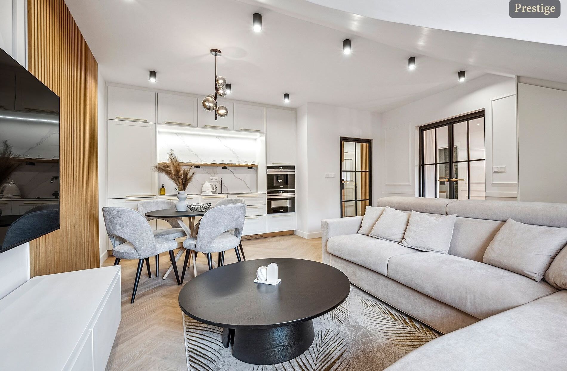 Deluxe Apartment, City View | Living area