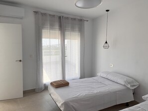 3 chambres, fer et planche à repasser, Wi-Fi gratuit, draps fournis