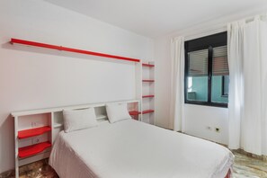 2 habitaciones, tabla de planchar con plancha, wifi y ropa de cama 