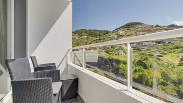 Comfort Apartment, Balcony, Mountain View | Interior