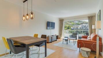 Comfort Apartment, Balcony, Mountain View | Living room