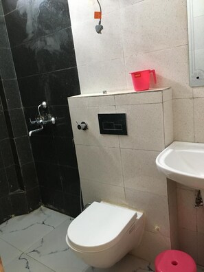 Deluxe Room | Bilik Mandi | Pancuran mandi, tuala disediakan, sabun, syampu
