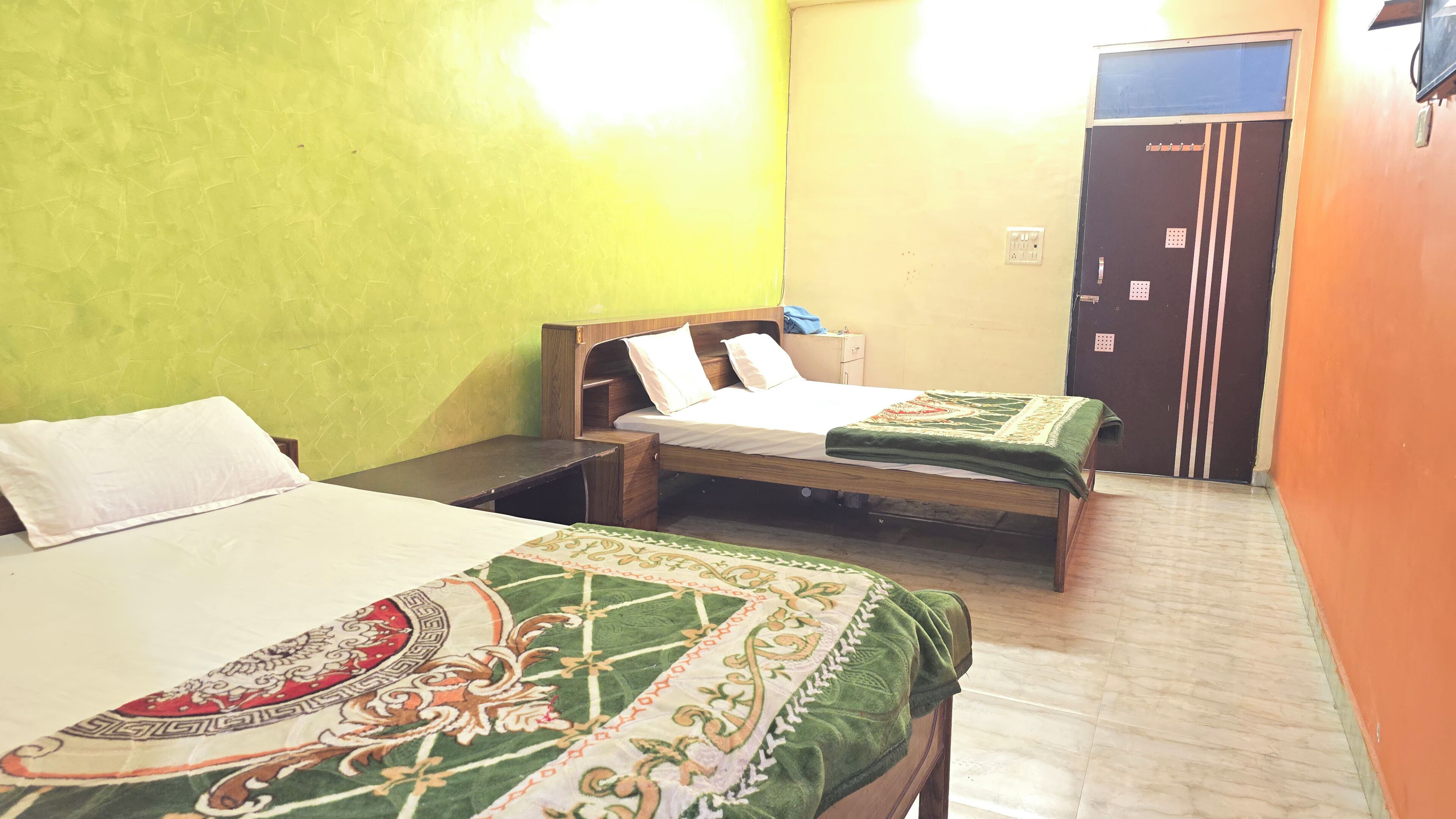 Kahden hengen perhehuone | Yksilöllisesti sisustettu, yksilöllisesti kalustettu, ilmainen Wi-Fi