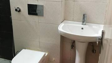 Deluxe Room | Bathroom