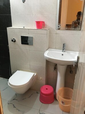 Deluxe Room | Bilik Mandi | Pancuran mandi, tuala disediakan, sabun, syampu