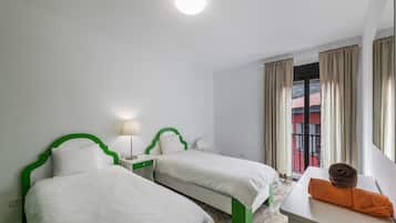 3 slaapkamers, een strijkplank/strijkijzer, wifi, beddengoed