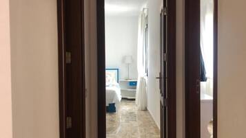 3 slaapkamers, een strijkplank/strijkijzer, wifi, beddengoed
