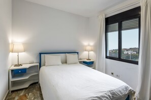 3 quartos, ferros/tábuas de passar roupa, Wi-Fi, roupa de cama