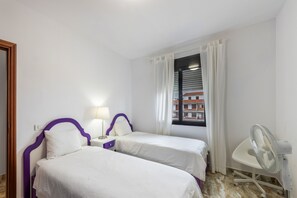 3 bedrooms, iron/ironing board, WiFi, bed sheets