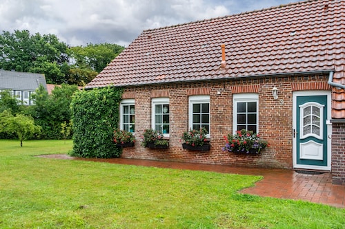 Ferienhaus 'Schenum' mit privater Terrasse und privatem Garten