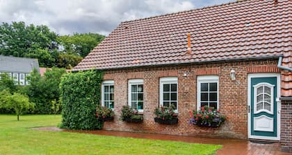 Ferienhaus 'Schenum' mit privater Terrasse und privatem Garten